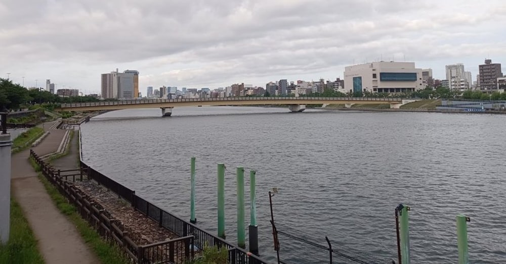 東京・隅田川の静かな風景写真｜商用利用可