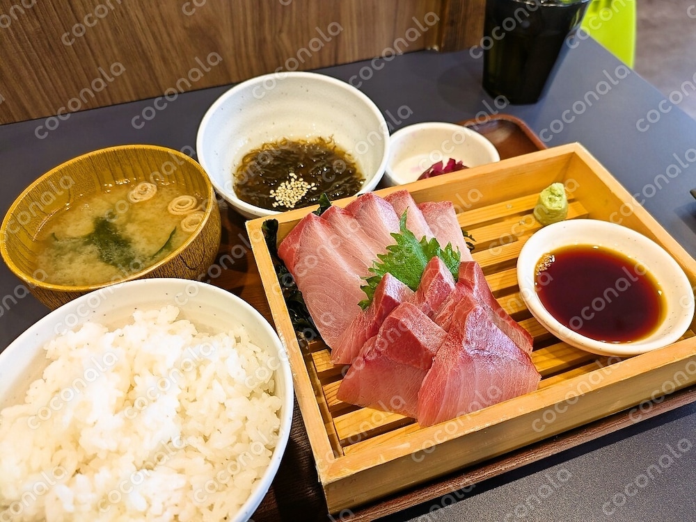 ランチタイム、刺身定食