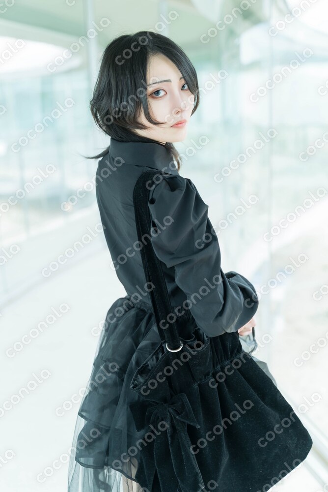 ゴシックロリータの女性ポートレート写真③