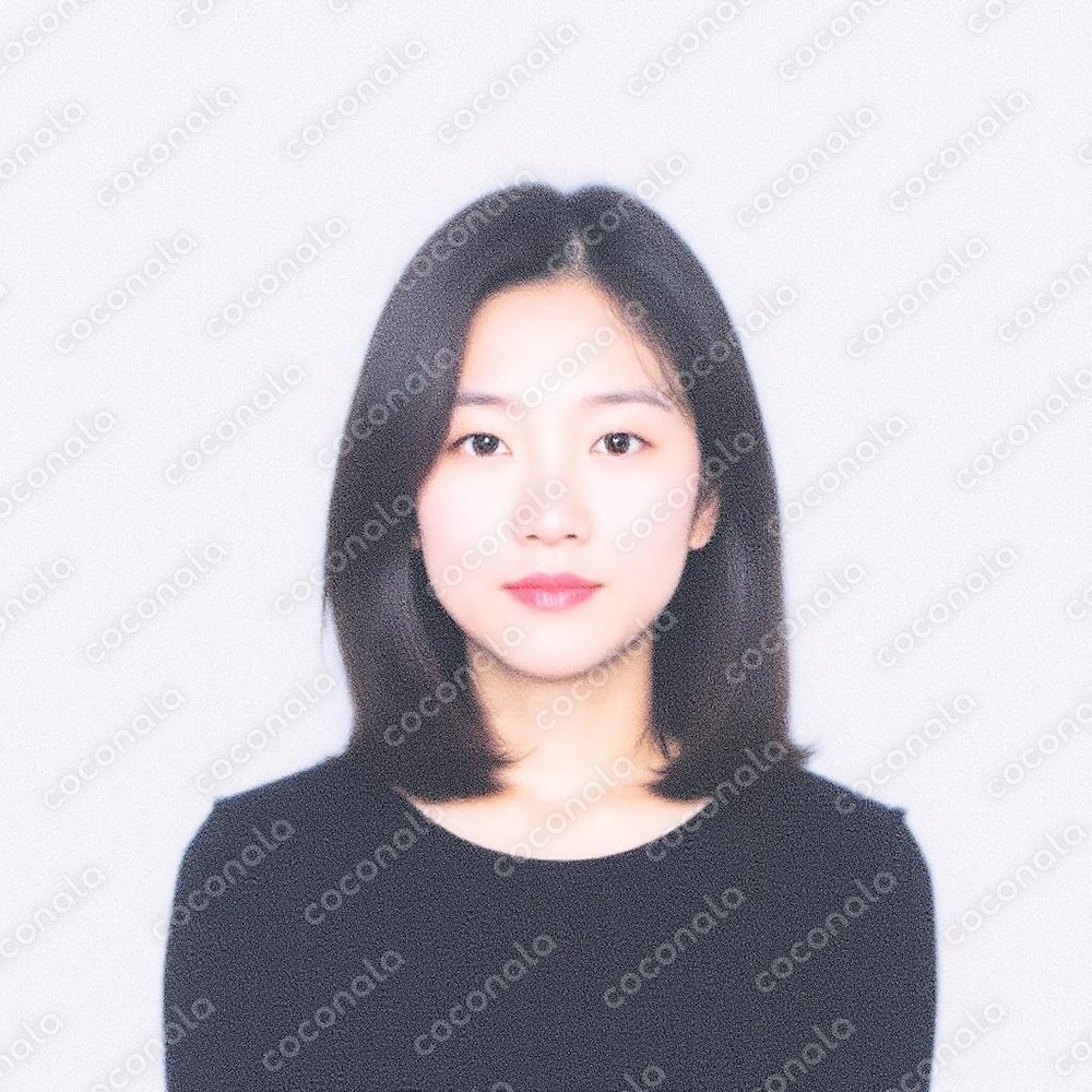 証明写真風　日本人女性