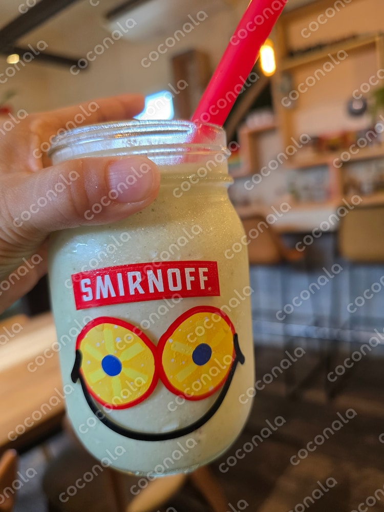 おしゃれカフェとかわいいグラス