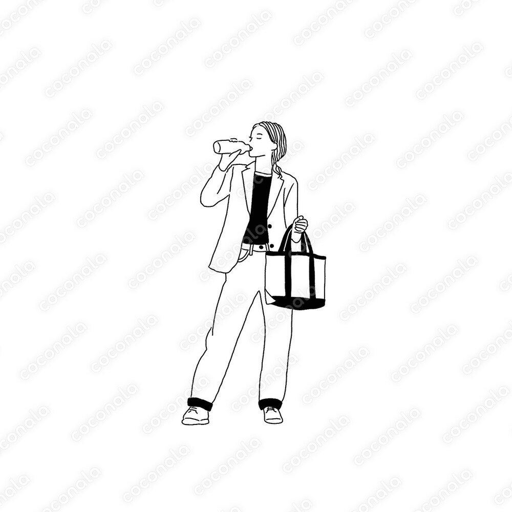 水を飲む女性／20代　30代