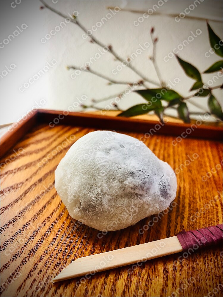 黒豆大福　木の器