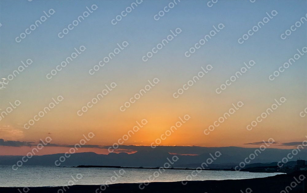 【安眠・自律神経調整】夕暮れの静寂な海辺・高波動リラックススマホ壁紙